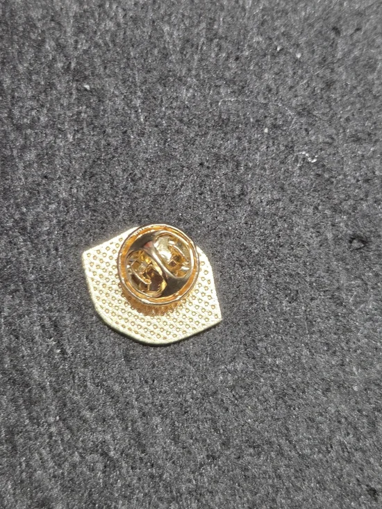 **Bold Red Lips Enamel Pin - Women Jewelry** - Picture 2 of 2